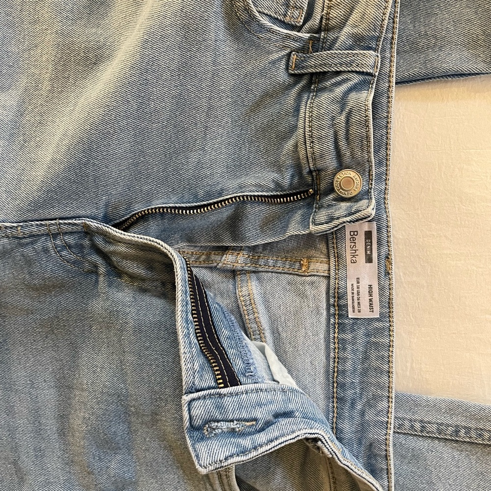BERSHKA WOMENS JEANS SIZE 06